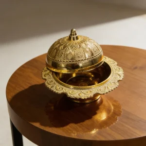 Pjatë dekorative me kapak të artë